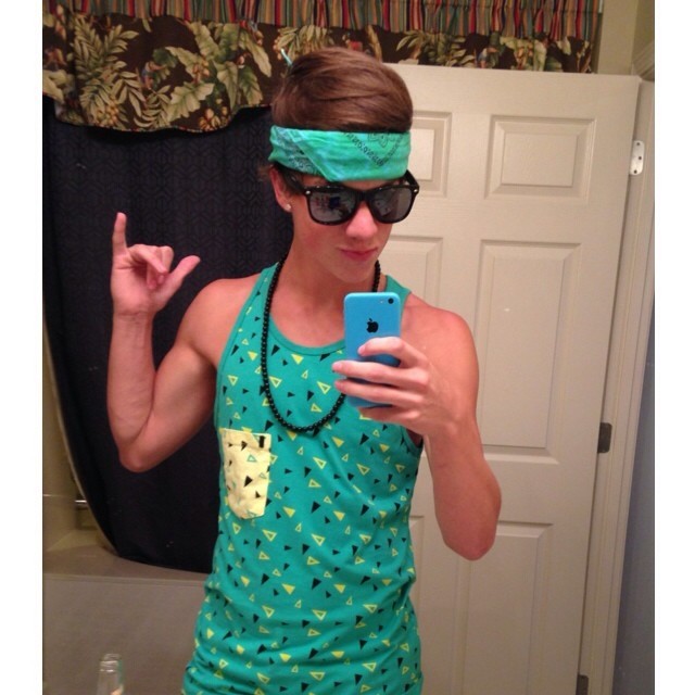 imaweirdteen:  just cause i don’t see enough of him on my dashboard &lt;3 aww