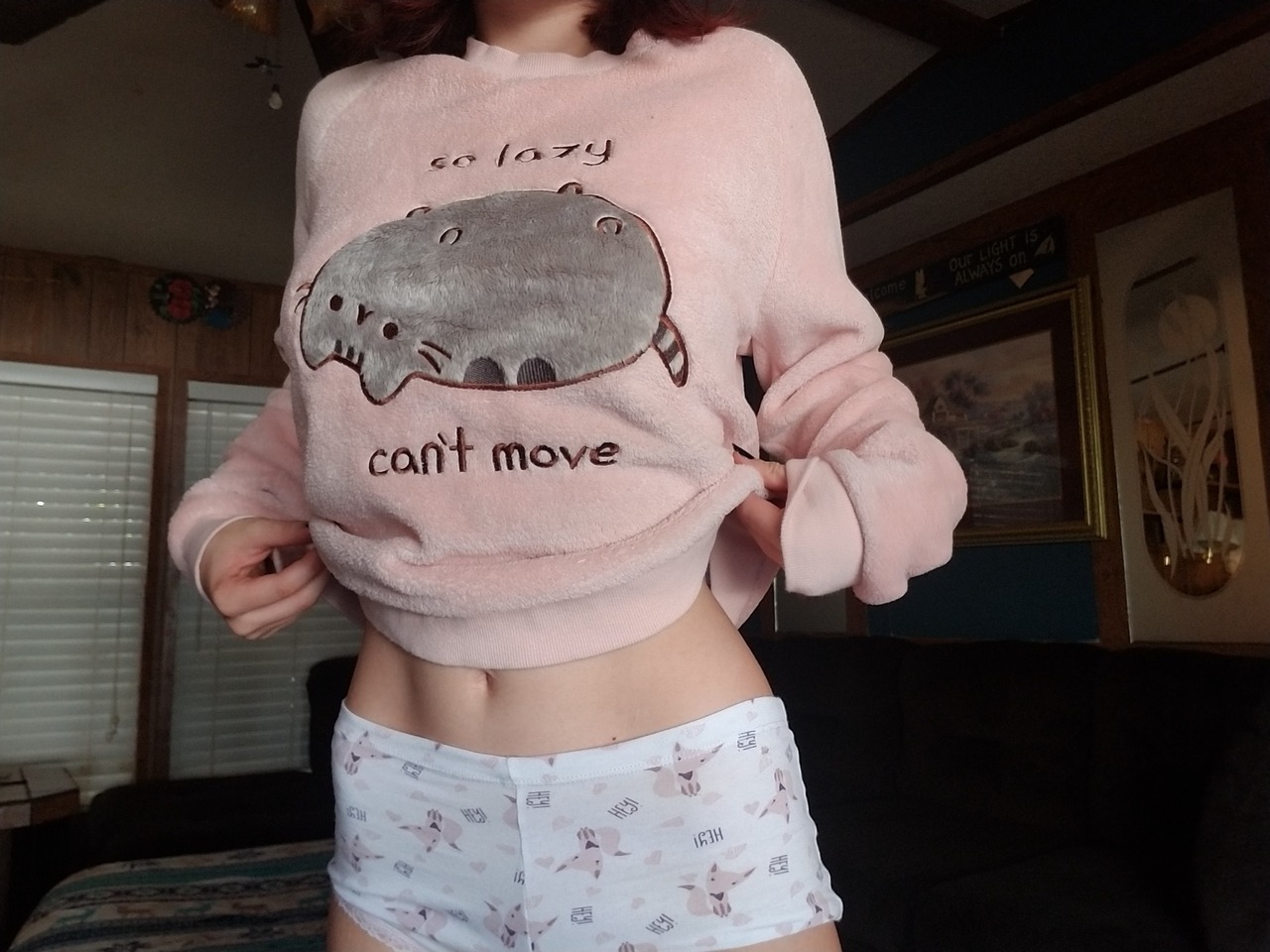 abrattypixie:  so lazy can’t move 