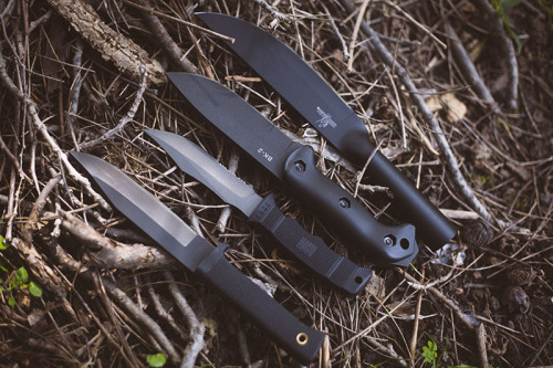 livingsurvival:  Knife Drop: Blacked Out Fixed Blade Knives - ift.tt/1MAAEiY