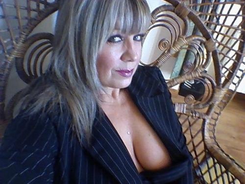 http://myfavmilf.tumblr.com/post/66675792103