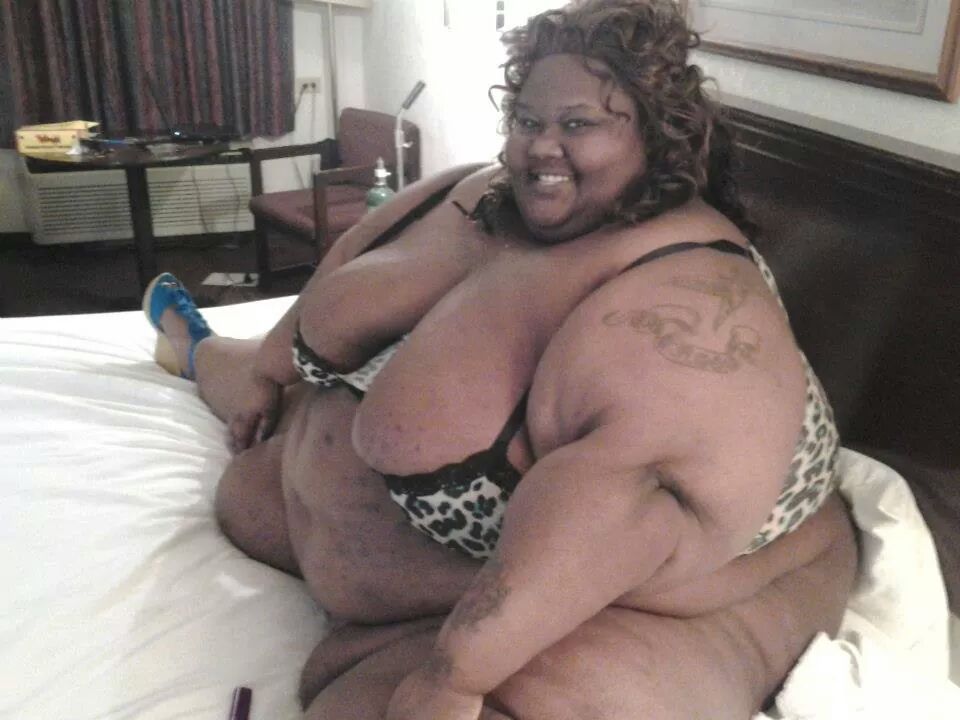 bbwssbbwlover:  Look at her SEXY full figured Body, Every FA’s dream…