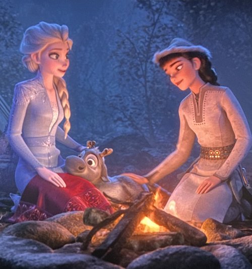 Gonna Tell My Kids This Was The First Disney Lesbian Queen And Her Girlfriend 