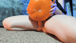 peopleonlylikemeifipostnudes:  WORST HALLOWEEN IDEA EVER^^^That is a link to the video, be warned that it’s terrible. Wishlist / Patreon / Donate / PornhubEmail: Lookmomimadeanemail@gmail.com