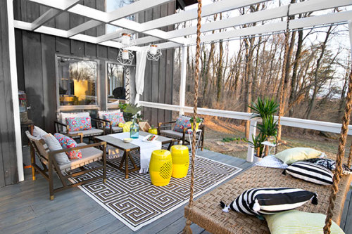 (via Deck Makeover with Hanging Bench and Privacy Curtains)Blogger / Designer Sarah Dorsey used mate