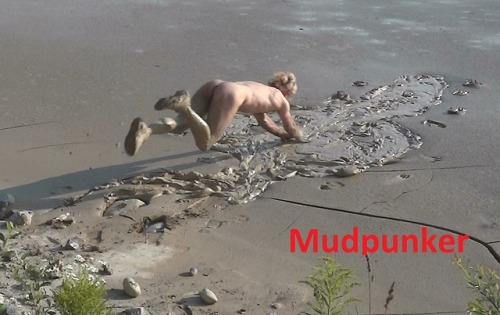 mudpunker:Mudpunker jump in mud