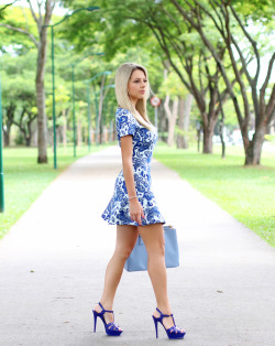 greatlegsandhighheels:Blonde cutie showing off her sexy legs in a short floral dress and scrappy YSL high heels in a stoic park pose