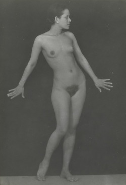 grandma-did: oldalbum: Man Ray - Nude (Ady),