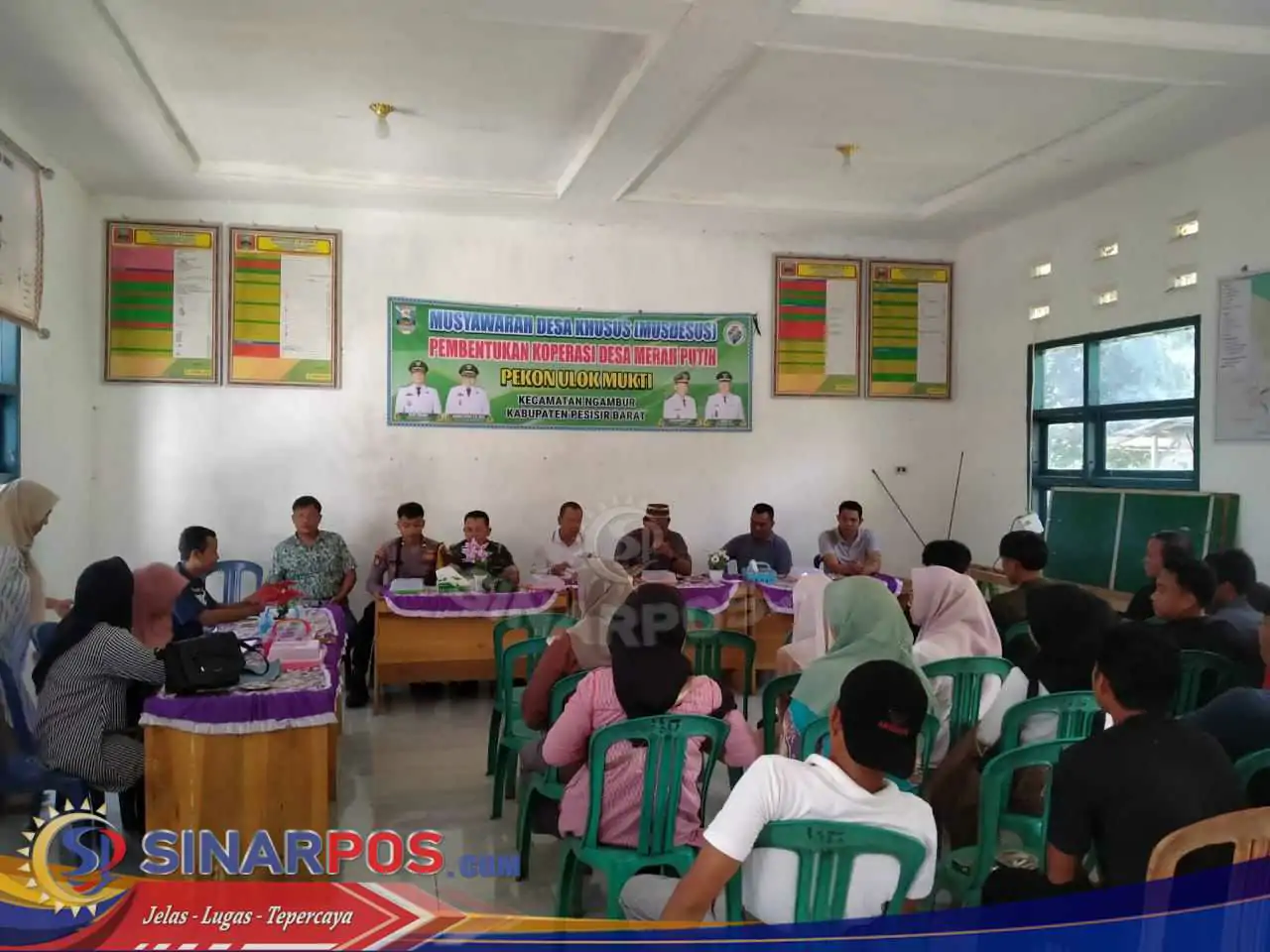 Bhabinkamtibmas Polsek Bengkunat Hadiri Musdesus Pembentukan Koperasi Merah Putih di Pekon Ulok Mukti