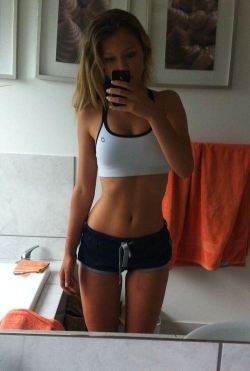 hot-sexy-fit-girls-blog:  Teen cardio bunny. 