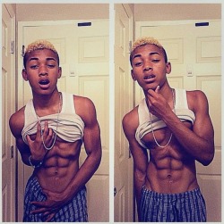 sexyblackboys4u:  Avion