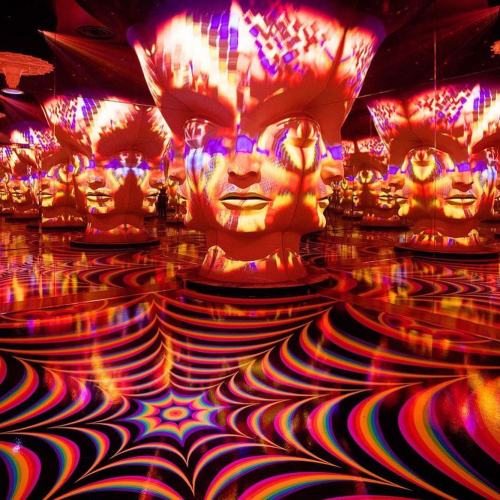 entheognosis:Alex Grey’s huge art installation at Omega Mart in Las Vegas , NV. Just amazing!