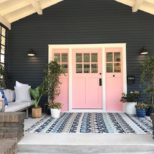 swooningover the area rug!! It actually looks pretty good with that pink door! compliments to:https: