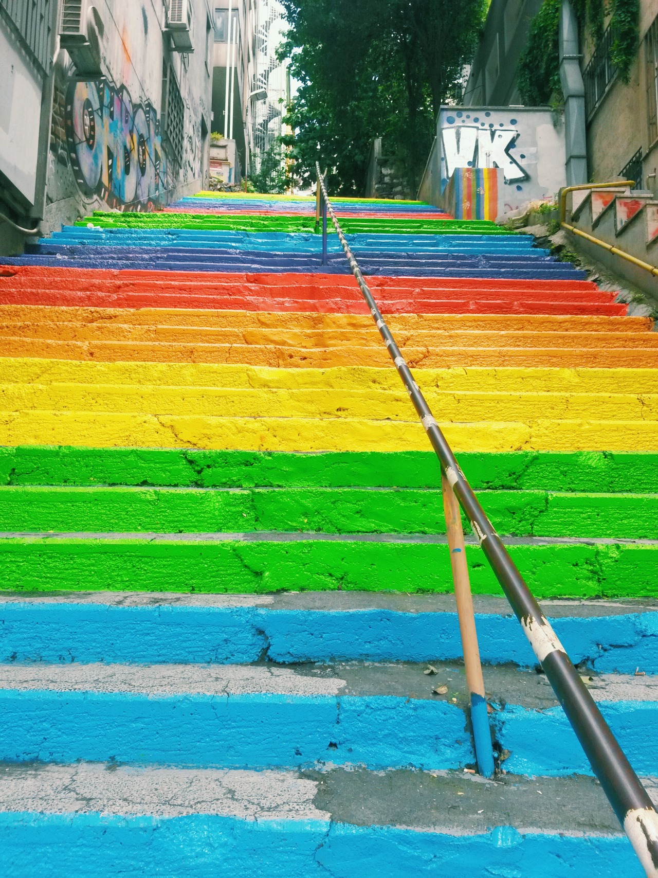 idr3amofgenie:  We got lost and ended up finding Rainbow Road IRL in the Cihangir