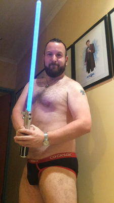 gamingbear:  meholt:  Did I leave it too late to go to Halloween as a Jedi?  Hot Jedi bear :P 