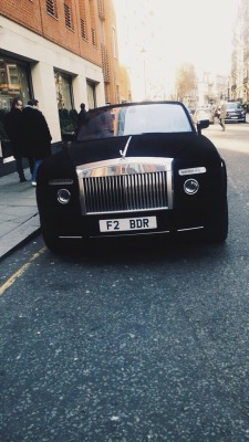 nouveaurich:  Meanwhile in Knightsbridge..