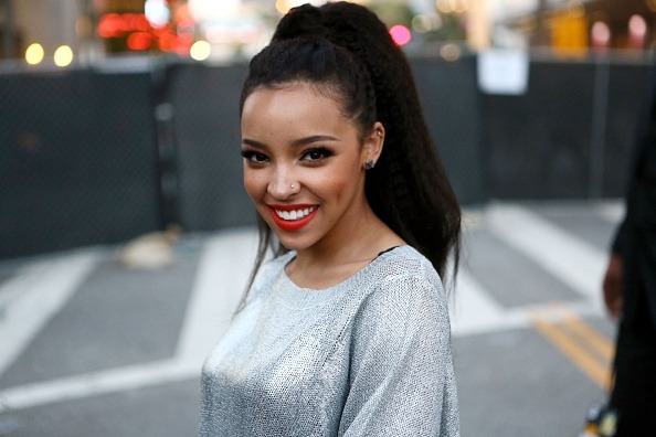 virtuheaux:  7mangoes:  longlivethejedi:  Tinashe is gorgeous man.  And she’s Zimbabwean
