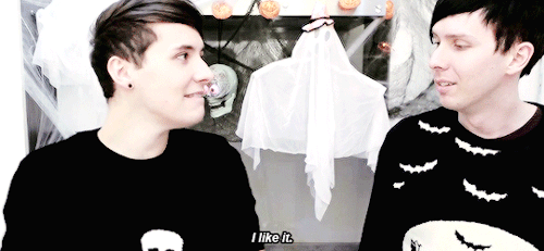 charliehowlter:  Heart eyes howell and love eyes lester.