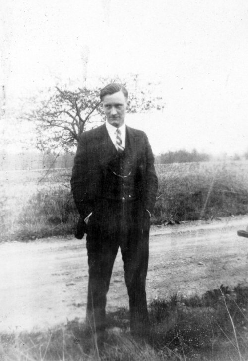 dottily: Hey these are some family photos of my great grandparents from the 1920s! There’s cap