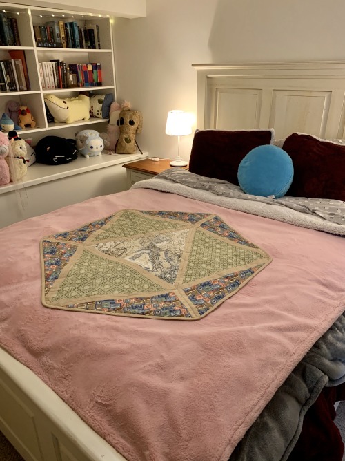 stardustandash: Handmade Quilted d20s!Custom quilted d20s available in lap quilt/table runner size o