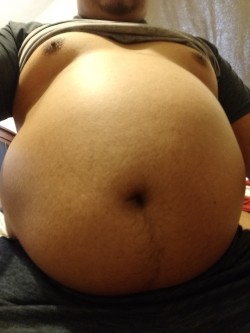 gainerburr:Tummy Tuesday~ send some teasing hehe