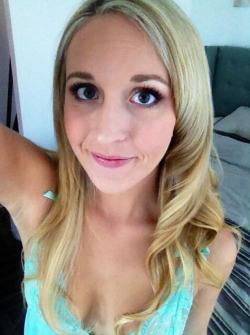 gingerbanks:  I’m LIVE right now! Don’t miss out, send me an ask for details right now! 