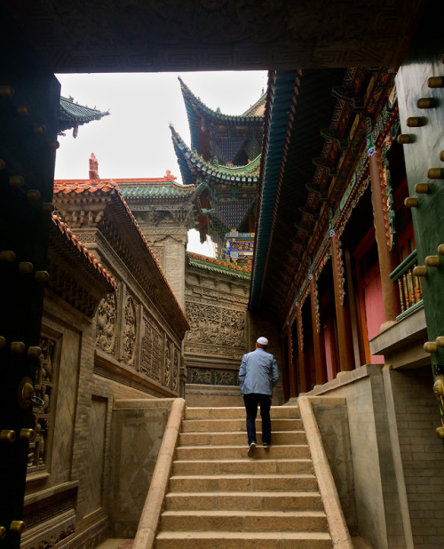 A Hui man walks into a Sufi mosque in Lanzhou.