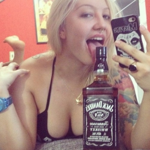 jackdanielstr:  #jackdaniels #jackdanielsgirl #iphone