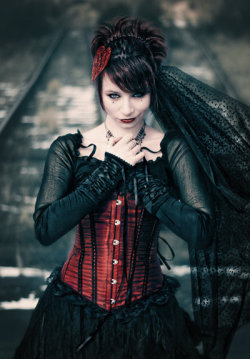 victorian-goth:  Victorian goth http://victorian-goth.tumblr.com/