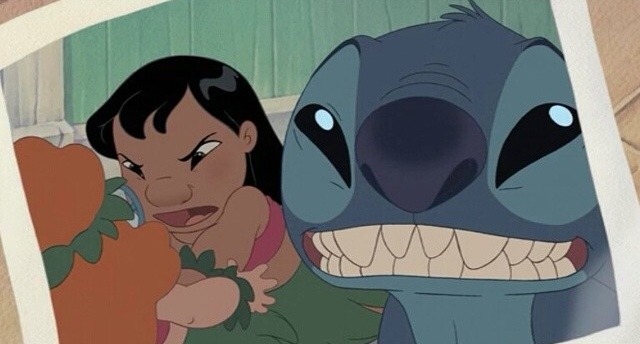 therealdisneyprincess:  Stitch is a selfie king!