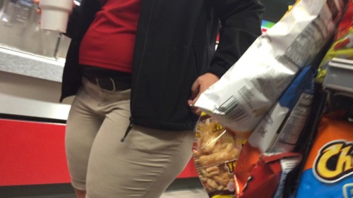 bbworship: Captured this Pawg in a truck stop