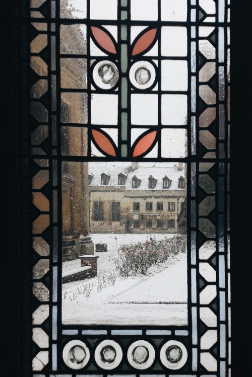 bloomsburys:snowfall at pembroke college, cambridge