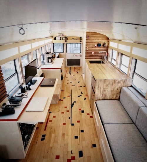 utwo: Van Life © thevoyagerproject 