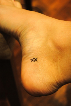 ohhinlove:  the Viking symbol for “where there is a will, there is a way”