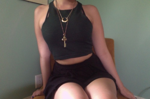 baby-fatale:  Wanted to document my outfit and got distracted.