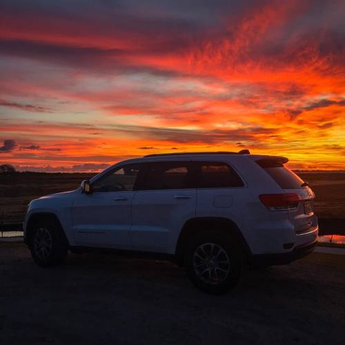 A little Jeep love with this mornings sunrise ☀️#Jeep #JustJeepThings #GrandCherokee #Sunrise #Flo