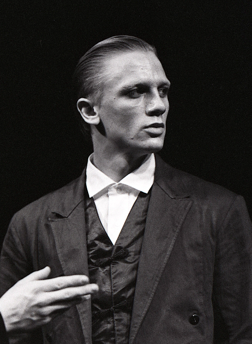 moldmoldfoldfold: Daniel Craig, aged 19, National Youth Theater. 1987