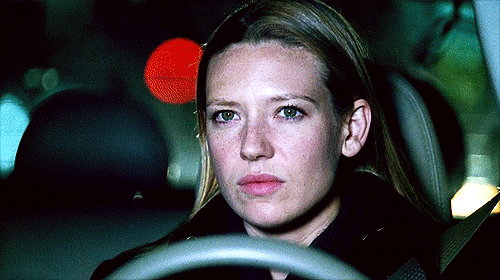 walkingonfire:  I’m not judging you. Olivia Dunham » 1x12 || The No-Brainer 