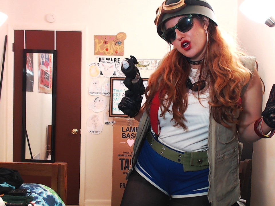 kayleepond:  She walks softly but she carries a big gun. (From the Tank Girl theme