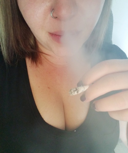 lancemoon13: Happy 4th! First up this week on Smoke Break Wednesday is the always sexy @hotwifelife8