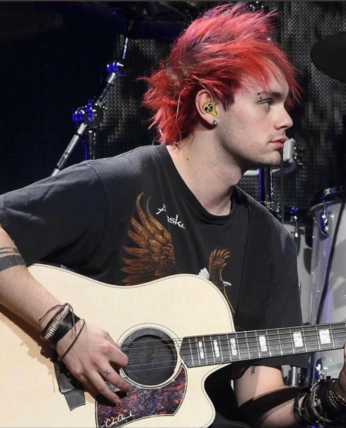 hangryhana: red hair Clifford!! my big three are reverse skunk, green, and red hair :-)