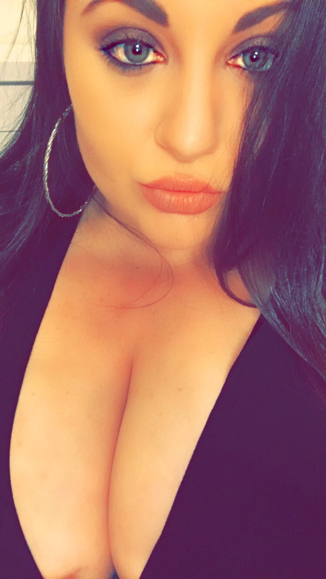 mylittlefilmfestival:  My boobs never fit in any shirt 😂🙈 
