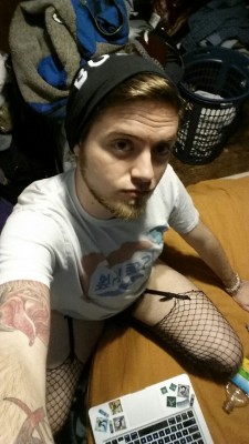kyleroxasnaked:Someone come fuck me? 