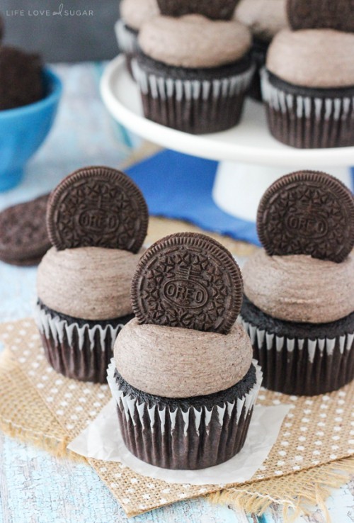 ugly–cupcakes:    OREO CHOCOLATE CUPCAKES   