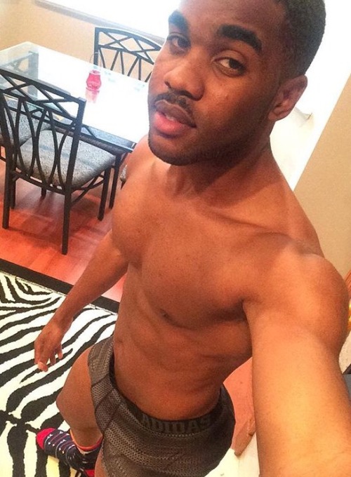seacrit14:  getitmoist:  IG : Bodyamazin & it is.  Went to college with this guy