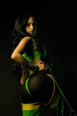 cosplay-booties:  It has begun… Vanessa