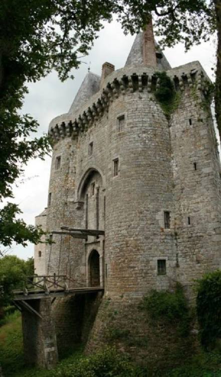 Quelques châteaux français ! Some french castles.(Saumur, Brissac-Quince, Lavoûte-Poli