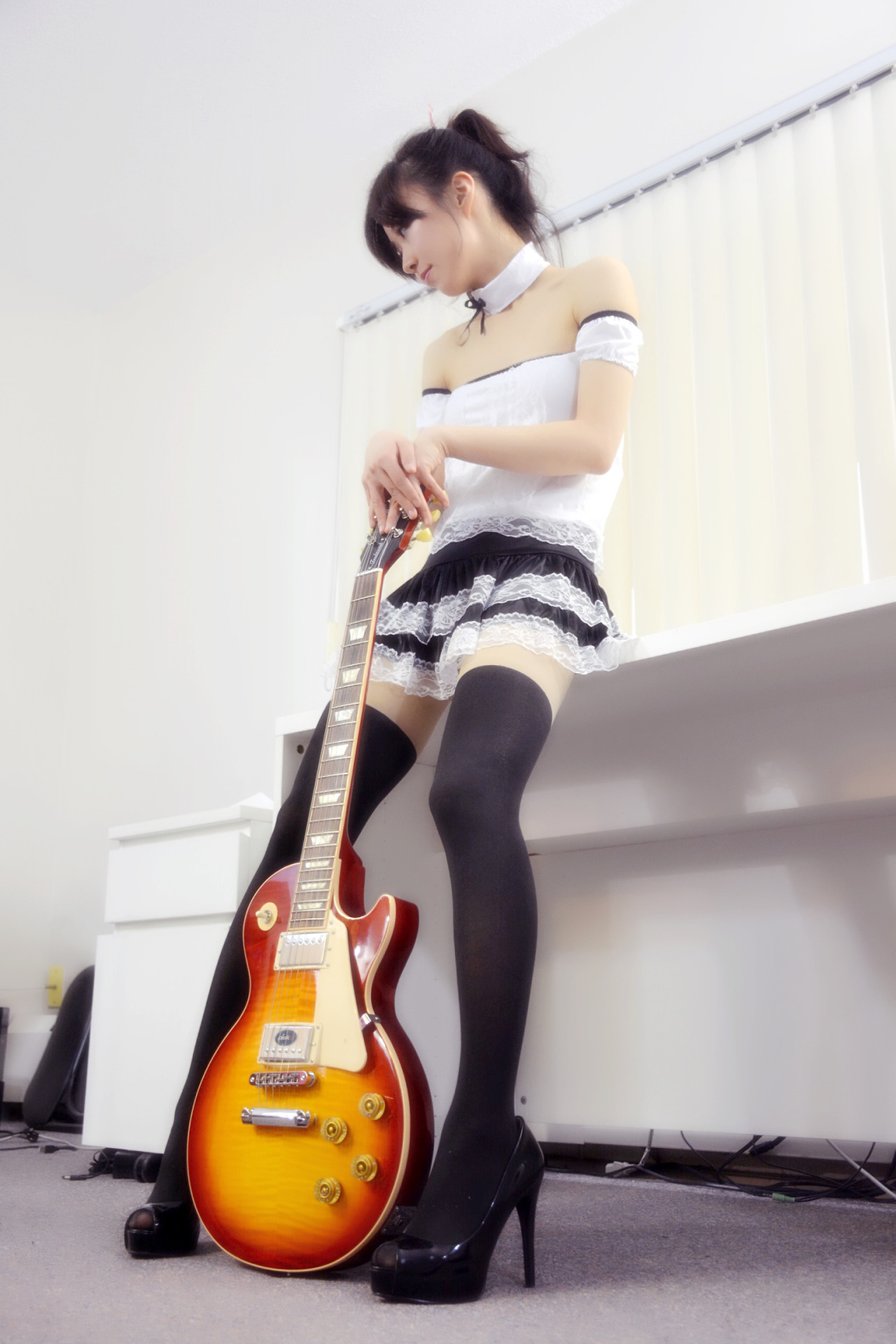 saori-kawaii:  New photo time @saori-kawaii​ ~~ my new Gibson Les Paul~~~ Do I