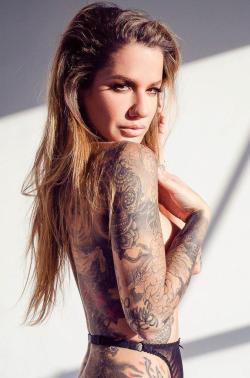 letswatchgirls:  Jesse Lee