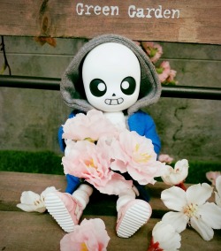 pocket-sans-doll:  💀=👍 🌸=👍  💀+🌸=💕👍👍💕