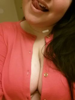 bbwcum:  plumper:   katskinx:   Unbuttoned sweater…   Soo sexy…    Sweater puppies… :)  